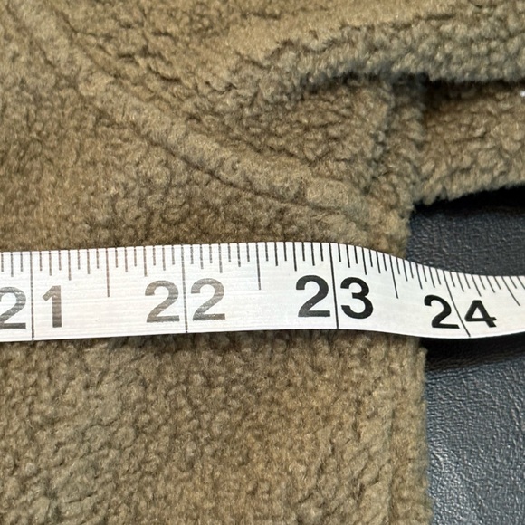 Patagonia Forest Green Fleece Jacket size Large w/ Three Button Closure. - Picture 11 of 13